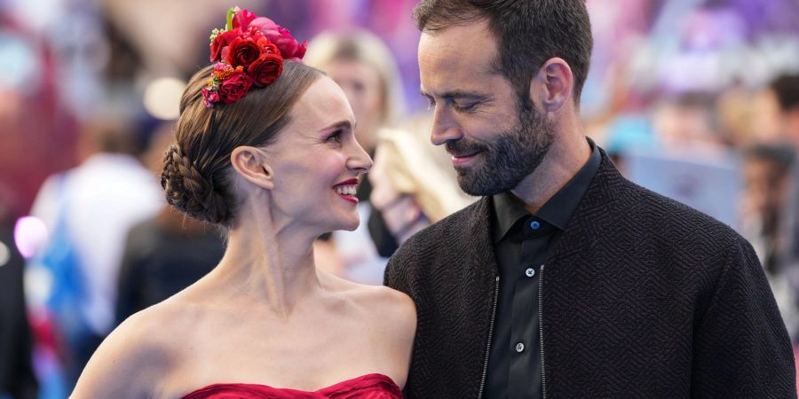 Hier besuchten sie noch zusammen eine Filmpremiere: Schauspielerin Natalie Portman und Tänzer Benjamin Millepied sind nun offiziell geschieden. (Archivbild)