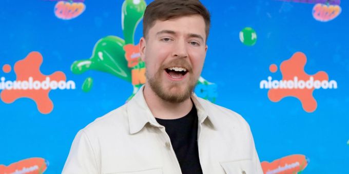 MrBeast schmeisst mit Bargeld um sich und macht dabei das bessere Fernsehen. mrbeast
