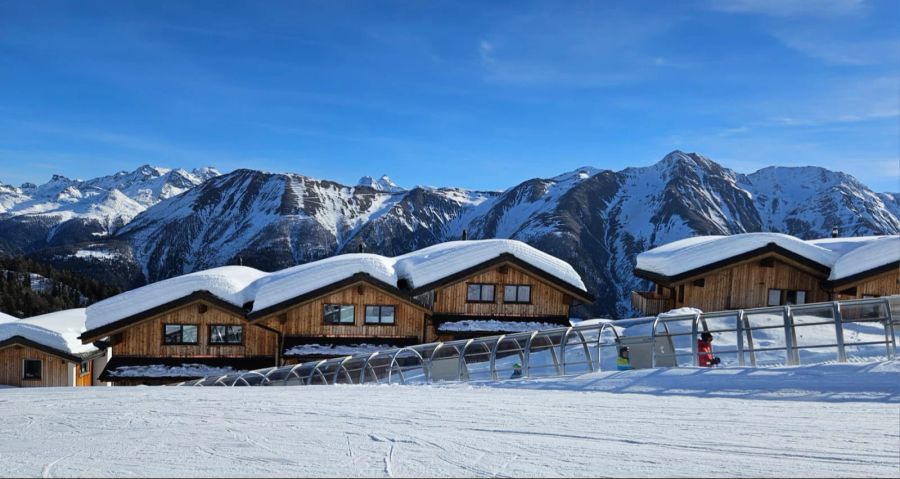 Auf der Bettmeralp fährt man derzeit Ski durch eine Winterlandschaft.