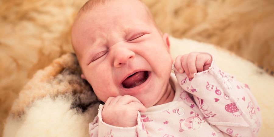 Systematisches Weinen-Lassen von Babys kann negative Auswirkungen auf die Entwicklung haben.