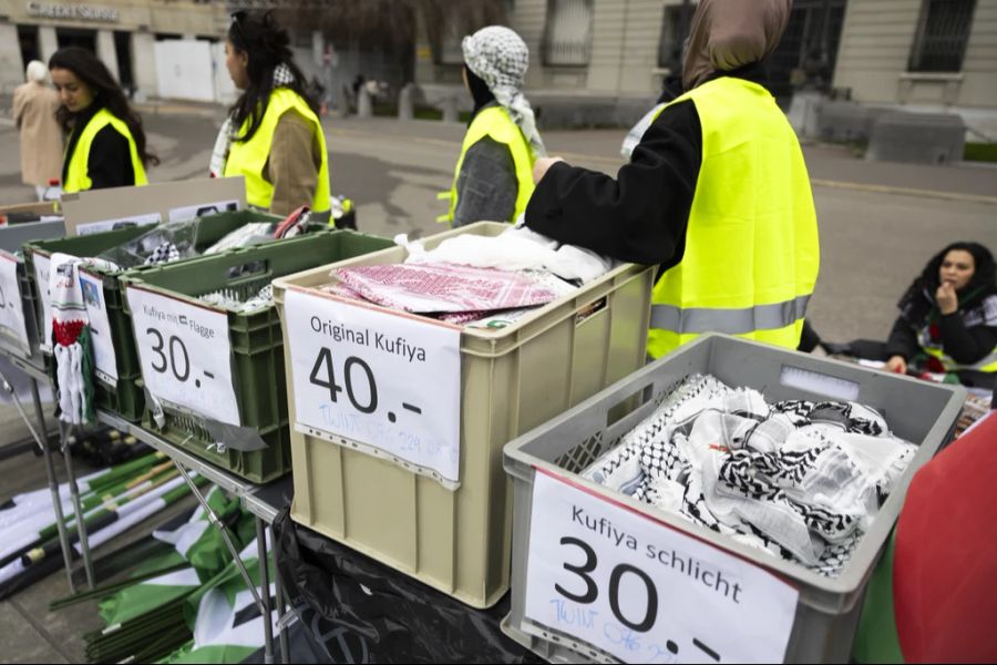 Die Teilnehmenden riefen dazu auf, nicht länger untätig zu bleiben.