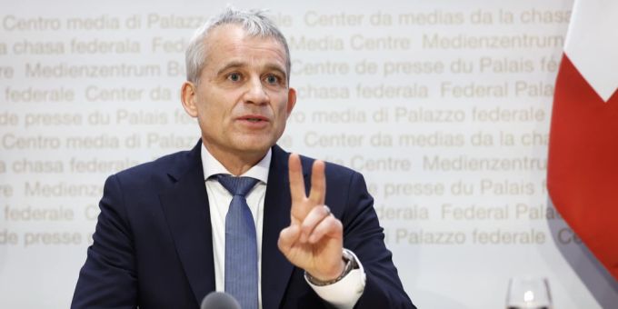 Der frischgebackene Bundesrat Beat Jans hat den SRF-Journalisten Oliver Washington zu seinem Kommunikationschef im Eidgenössischen Justiz- und Polizeidepartement ernannt. (Archivbild) Beat Jans Oliver Washington
