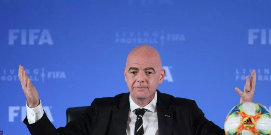 Gianni Infantino wünscht sich bald Ergebnisse bei der Suche nach Lösungen für Transferprobleme im internationalen Fussball. Foto: Ding Ting/XinHua/dpa