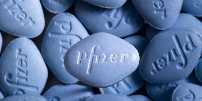 Sildenafil erlangte als Wirkstoff in dem vom US-Unternehmen Pfizer unter dem Namen Viagra auf den Markt gebrachten Arzneimittel gegen Erektionsstörungen Bekanntheit. (Symbolbild) Sildenafil erlangte als Wirkstoff in dem vom US-Unternehmen Pfizer unter dem Namen Viagra auf den Markt gebrachten Arzneimittel gegen Erektionsstörungen Bekanntheit. (Symbolbild)