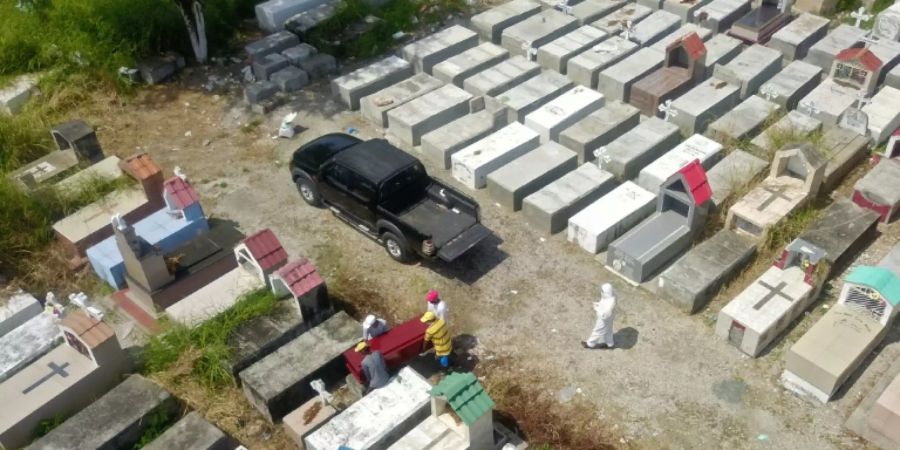 Luftaufnahme von einem der Friedhöfe in Guayaquil