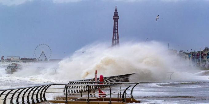 Stürmische Wochen in Grossbritannien. Sturm «Dennis»