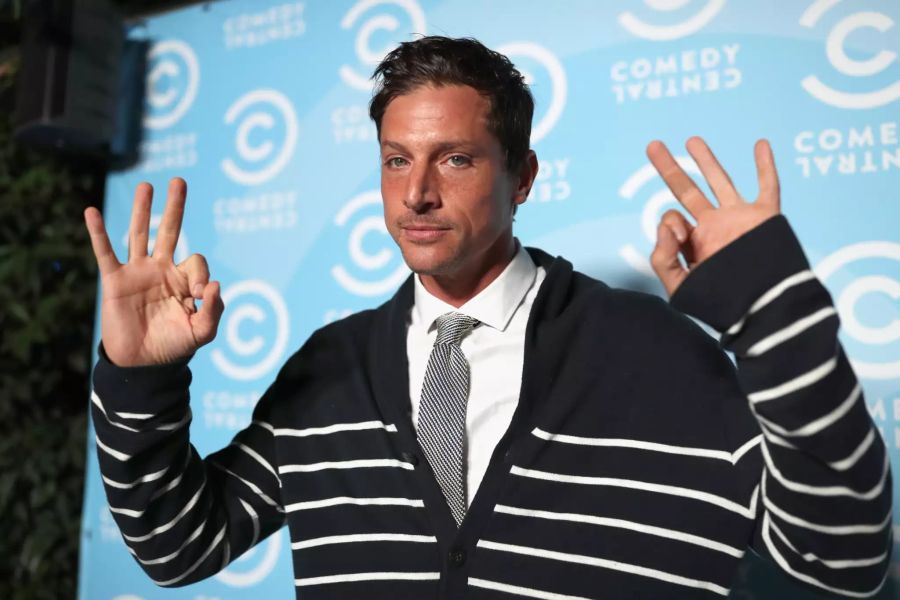 Simon Rex