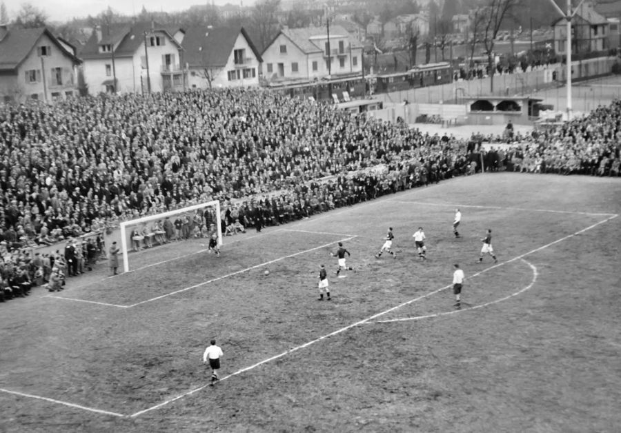 Länderspiel zwischen der Schweiz und Österreich 1934 im Stade des Charmilles in Genf (Servette FC).