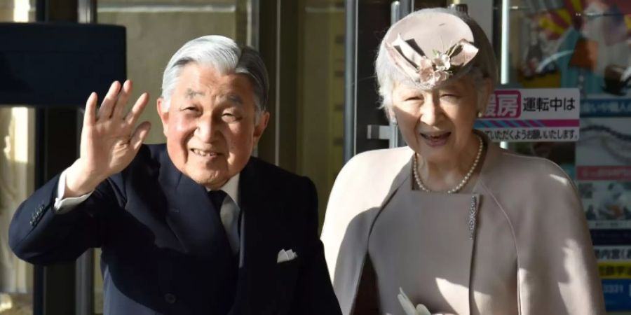 Früherer Kaiser Japans, Akihito, und seine Frau