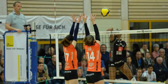 Topscorerin Payne von Schaffhausen setzt sich gegen den Toggenburger Block durch. Raiffeisen Volley Toggenburg