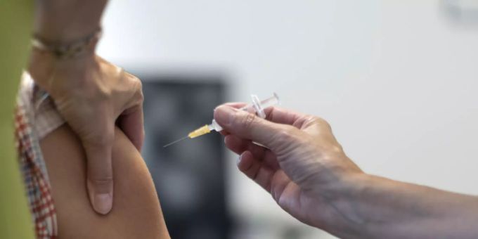 Das Neuenburger Kantonsparlament hat eine Standesinitiative für die Schaffung einer öffentlichen Kasse angenommen. (Symbolbild) Krankenkasse