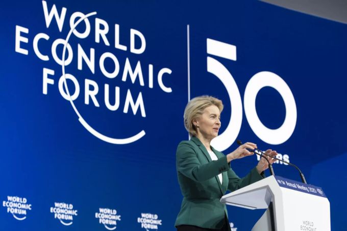 Die EU-Kommissionspräsidentin Ursula von der Leyen stellt am WEF Klimawandel und Digitalisierung in den Mittelpunkt und betont die Rolle der internationalen Gemeinschaft. Ursula von der Leyen