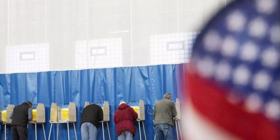 In 14 US-Bundesstaaten wird darüber abgestimmt, wer bei den Präsidentschaftswahlen im November gegen Amtsinhaber Donald Trump antreten soll. Foto: David Goldman/AP/dpa