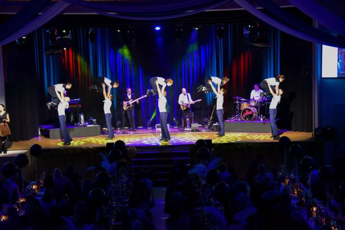 Auftritt in Teufenthal zur Livemusik von Partyband Sheee. Rock 'n' Roll Club Teddybären