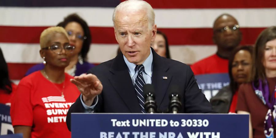 Der US-Präsidentschaftsbewerber Joe Biden hat Prognosen zufolge die Vorwahl der oppositionellen Demokraten im Bundesstaat Mississippi am Dienstag (Ortszeit) gewonnen.