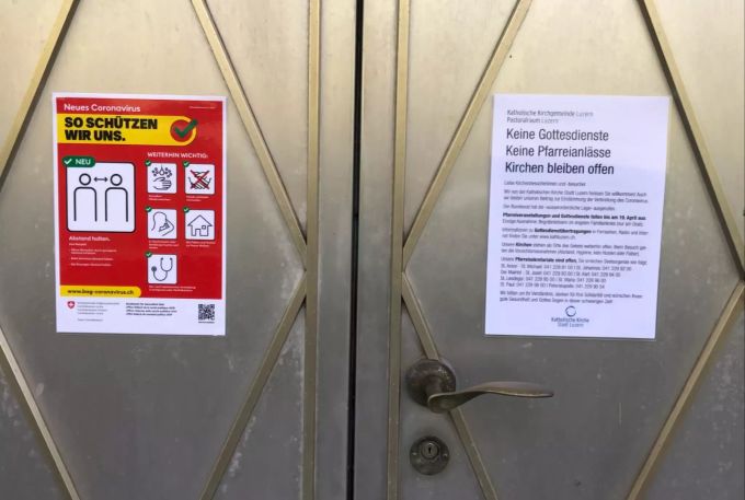Auch die Katholische Kirchgemeinde Luzern muss die Gläubigen auf Online-Angebote verweisen. Kirche Luzern Corona