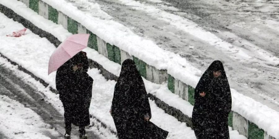 Drei Frauen im Schnee