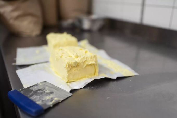 Im Museum Tinguely wird für einmal keine herkömmliche Butter präsentiert. Tinguely