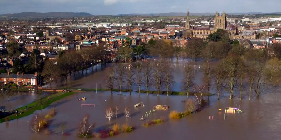 Sturm «Dennis» in Grossbritannien