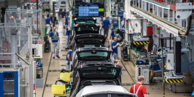 Autoproduktion bei Volkswagen in Wolfsburg Autoproduktion bei Volkswagen in Wolfsburg