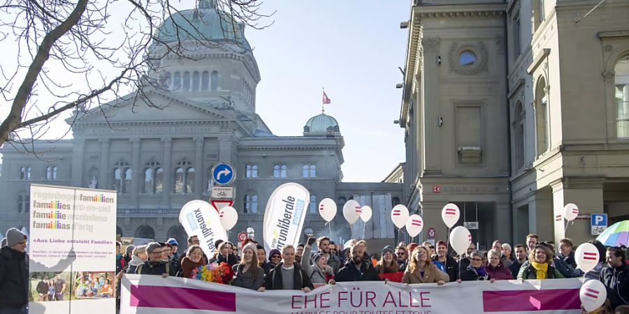 Eine Abstimmung über die  Ehe für alle hätte laut einer Umfrage der Tamedia-Medien gute Chancen, angenommen zu werden. (Archivbild).