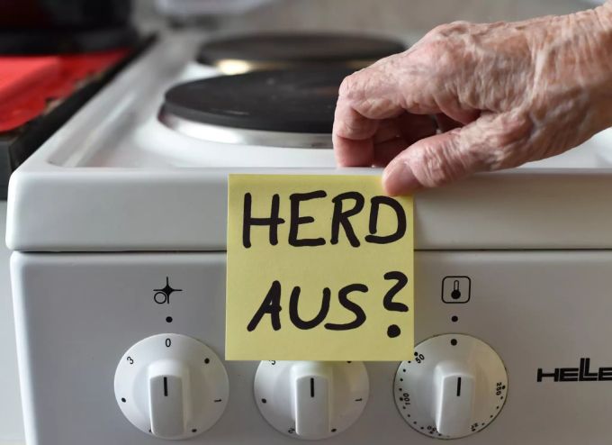 Mögliche Anzeichen von Demenz sind ein zunehmender Verlust an Erinnerungs- und Kommunikationsvermögen. demenz