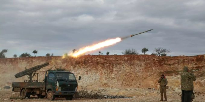 Rakete wird im Nordwesten Syriens abgefeuert Rakete wird im Nordwesten Syriens abgefeuert