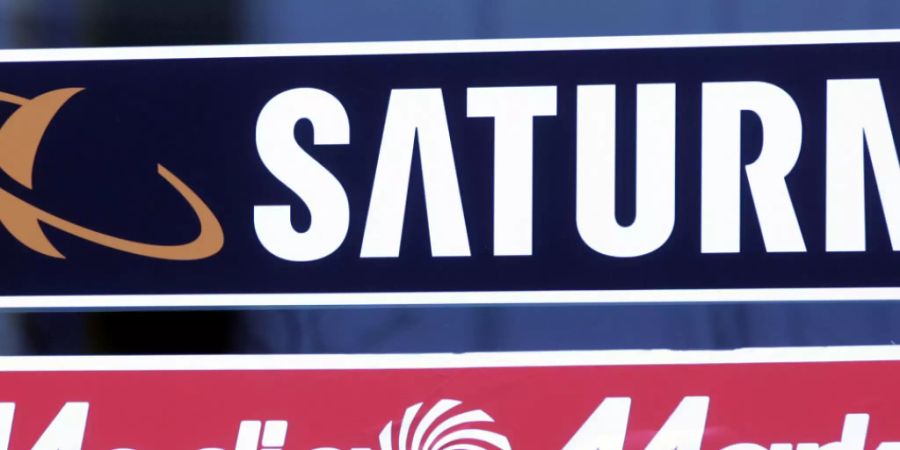 Die kriselnde Elektronikhandelsholding Ceconomy hat im wichtigen Weihnachtsgeschäft bei einem leichten Umsatzrückgang den Gewinn gesteigert. Der Mutterkonzern von Media Markt und Saturn fuhr dabei erste Früchte seines Sparprogramms ein. (Archiv)