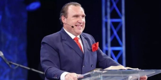 Pastor Rodney Howard-Browne wurde wegen Verstösse gegen Versammlungsregeln festgenommen. Pastor Rodney Howard-Browne