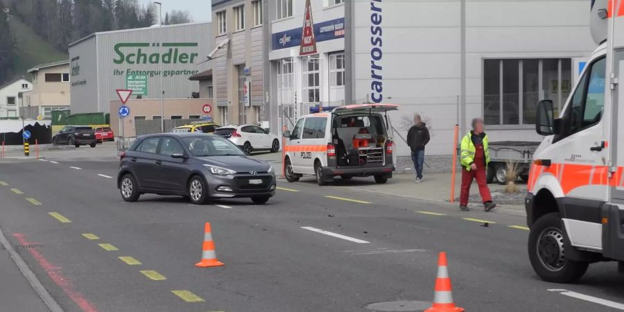 Einsiedeln: Motorradlenker bei Kollision verletzt