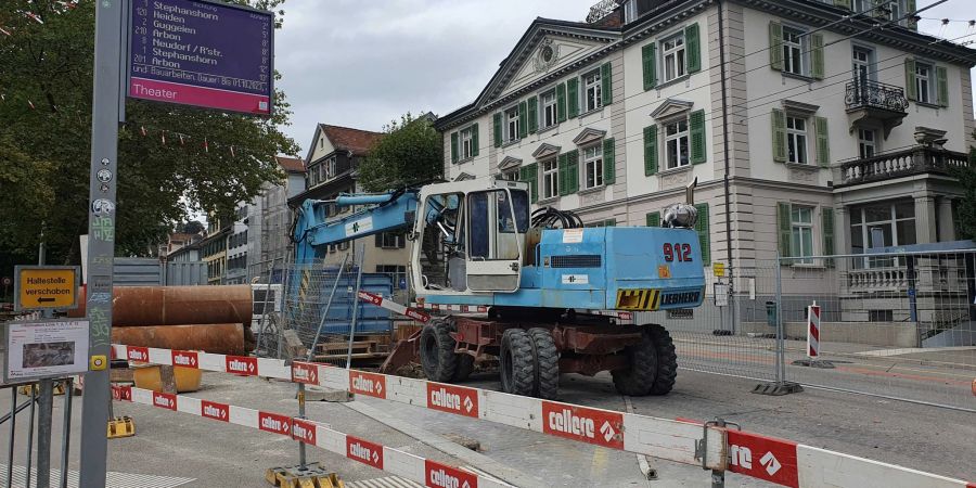 Baustelle mit Baufahrzeug