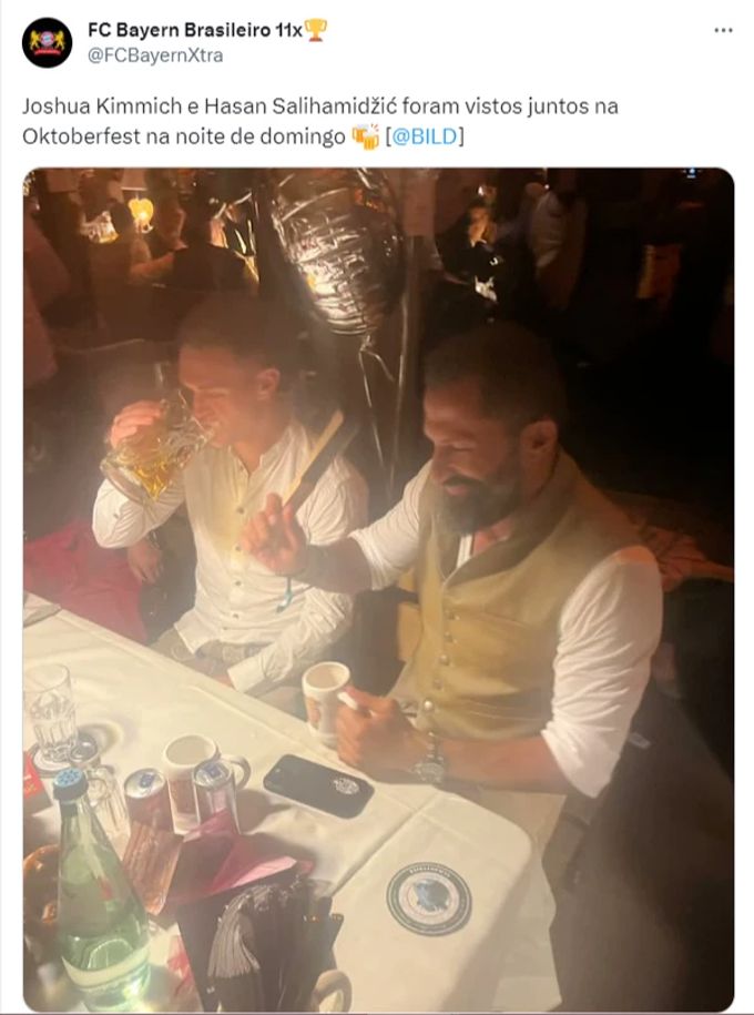 Joshua Kimmich (l.) und Hasan Salihamidzic gemeinsam auf dem Münchner Oktoberfest. Bayern München