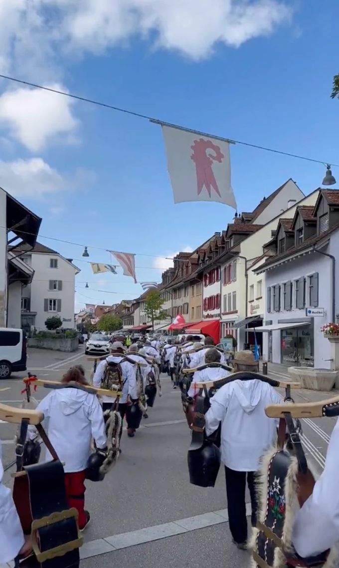 Auch die Freiheitstrychler nahmen an der Kundgebung in Sissach teil. sissach