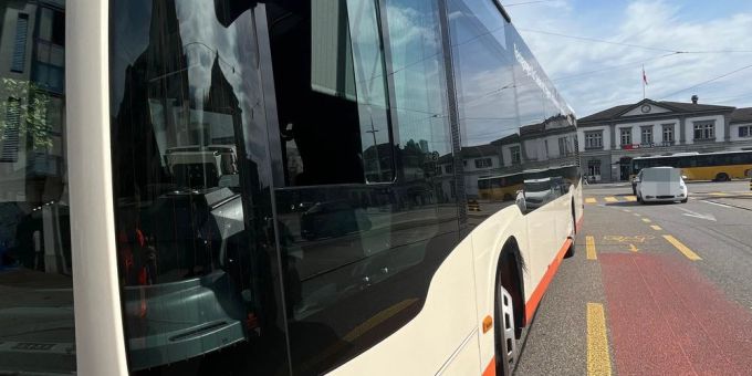 Solothurn: BMW-Fahrer nach Unfall mit Linienbus gesucht. Solothurn Unfall