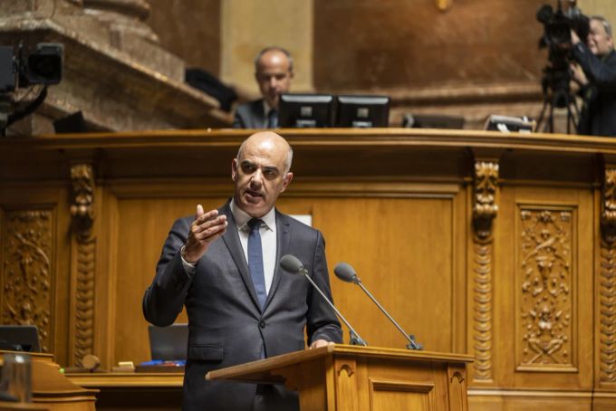 Philipp Kutter begrüsst den Entscheid der Sozialdemokraten, das Rennen um die Nachfolge von Bundespräsident Alain Berset für alle Kandidierenden offen zu halten. (Archivbild) Alain Berset SP Bundesrat