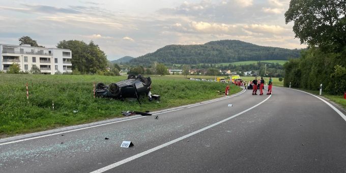 Auto überschlagen - Lenker (45) nach Unfall schwer verletzt