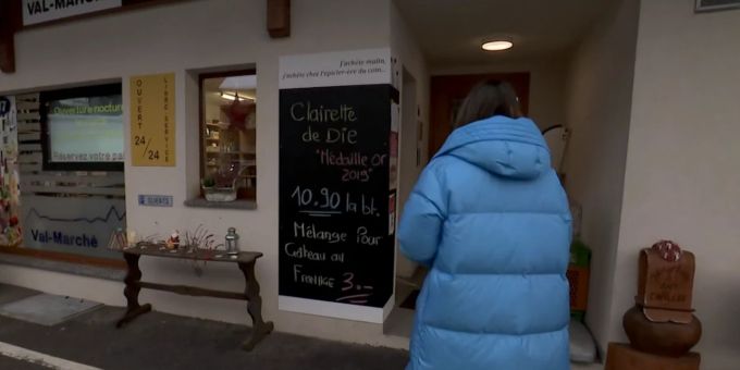 In Cerniat FR gibt es einen Dorfladen ganz ohne Personal, dafür mit Gesichtserkennung und Überwachungskameras. Schweiz