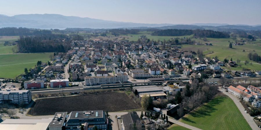 Die Gemeinde Bubikon ZH aus der Luft. - Kanton Zürich