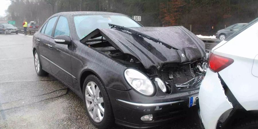 Auf der A1 kam es fast zeitgleich zu zwei Karambolagen.