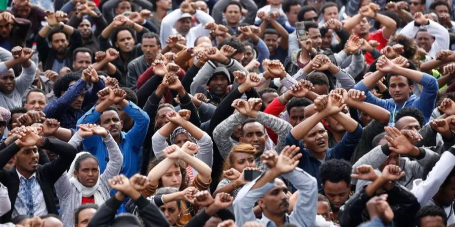 Proteste vor polnischer Botschaft. (Symbolbild)