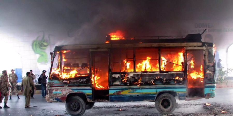 Am Donnerstag sind über 50 Menschen bei einem Brand in einem Bus in Kasachstan ums Leben gekommen (Symbolbild).