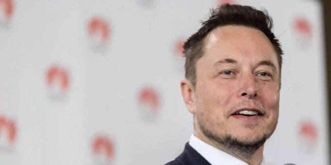 Elon Musk ist neu Chef des Kurznachrichtendienstes Twitter. Es kostet den reichsten Mann der Welt 44 Milliarden (!) Dollar. berghain | panorama bar | säule