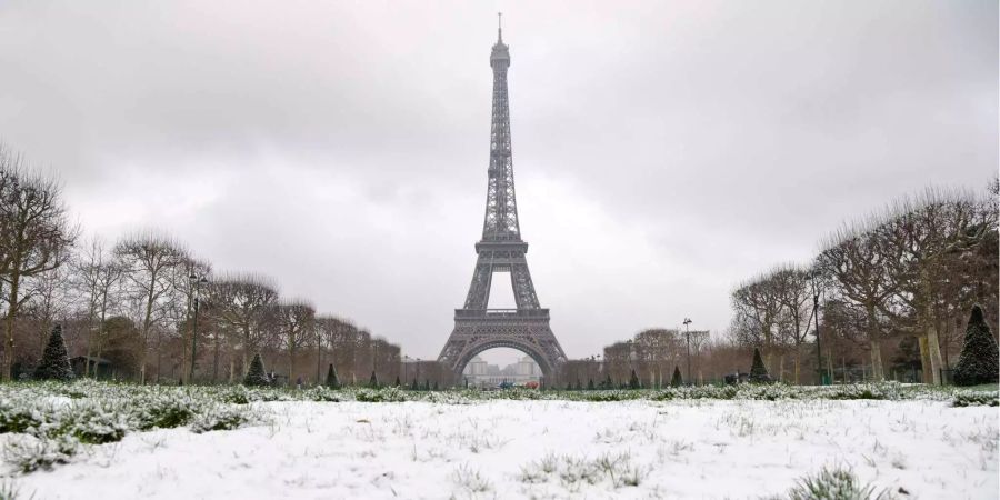 Schnee in Paris.