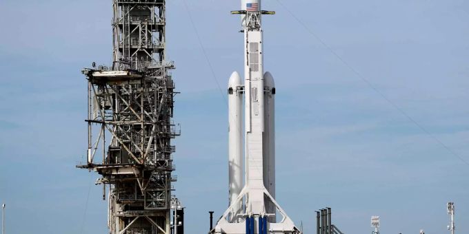 SpaceX - Musks «Falcon Heavy» soll endlich starten – mit «Tesla Roadster» an Bord