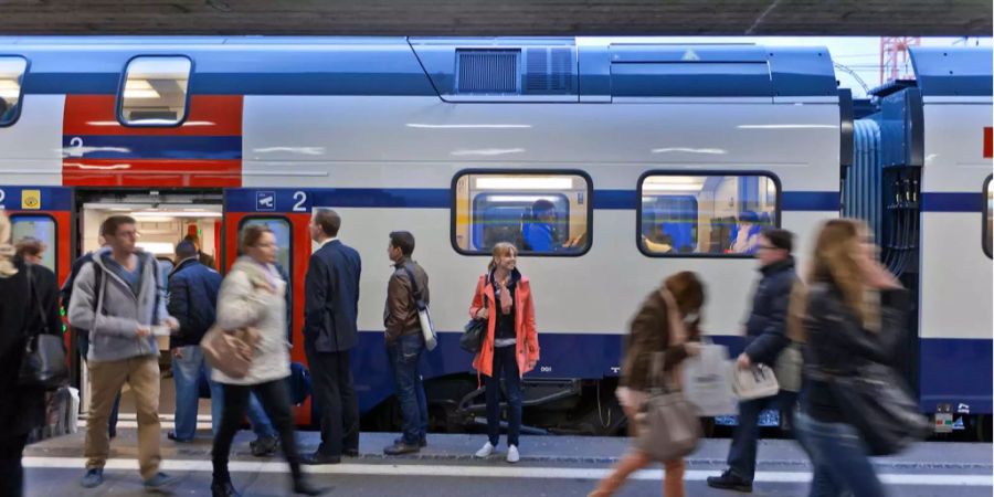 In den Zürcher S-Bahnen soll einen Monat lang die Temperatur abgesenkt werden.