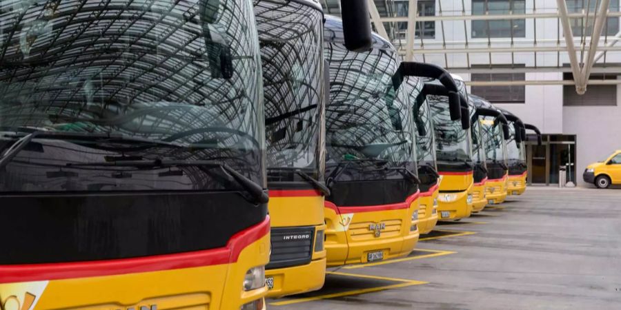 Ein Postauto wurde am Samstagmorgen in Adelfingen ZH ausgeraubt. (Symbolbild)