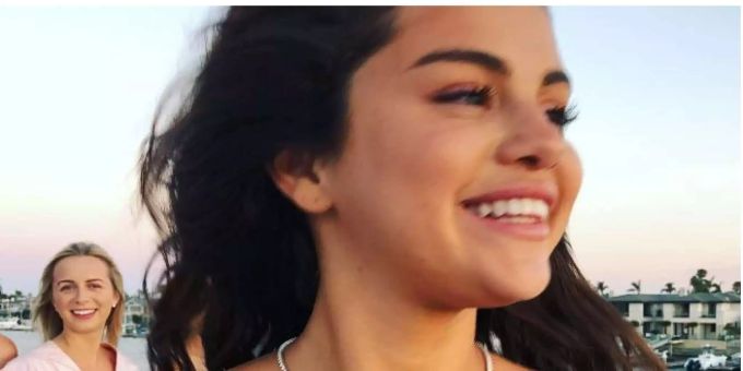 Christen-Kreuz - Türkischer Sender zensiert Foto von Selena Gomez