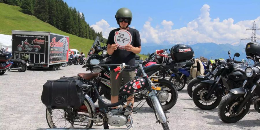 Hunderte Töff-Fahrer trafen sich auf dem Glaubenbergpass.