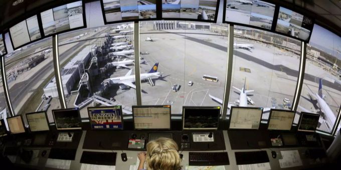 Durch den Streik französischer Fluglotsen könnte ein grosser Teil des europäischen Flugverkehrs gestört werden. (Symbolbild) Durch den Streik französischer Fluglotsen könnte ein grosser Teil des europäischen Flugverkehrs gestört werden. (Symbolbild)