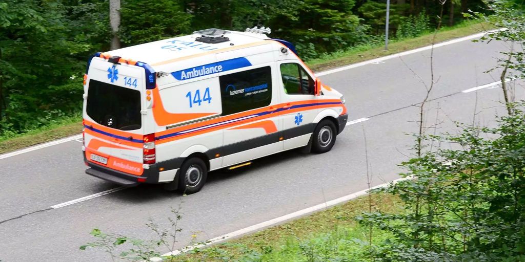 Gisikon Lu E Biker Nach Kollision Mit Auto Ins Spital Gebracht 9283